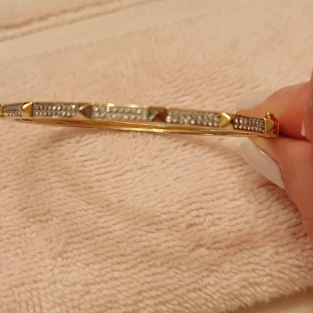 Bangle bracelet with Cubic zirconia